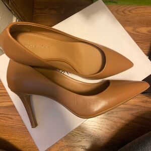 Calvin Klein Gayle Caramel Pumps 5.5